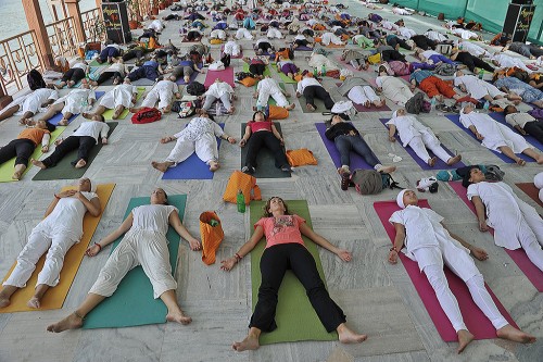 Йога для госслужащих в Индии