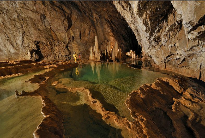 Загадочный подземный мир пещеры Лечугия