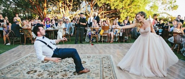 Оригинальный танец жениха и невесты покоряет интернет