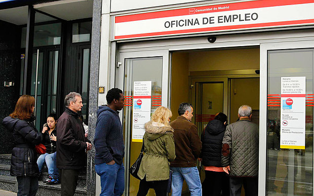Типичная для Испании ситуация  очереди в центр занятости