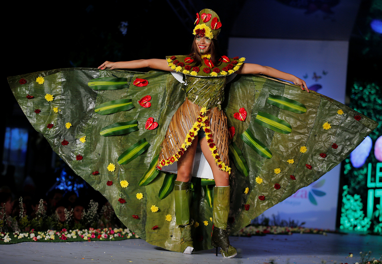 Необычная колумбийская мода - одежда из листьев