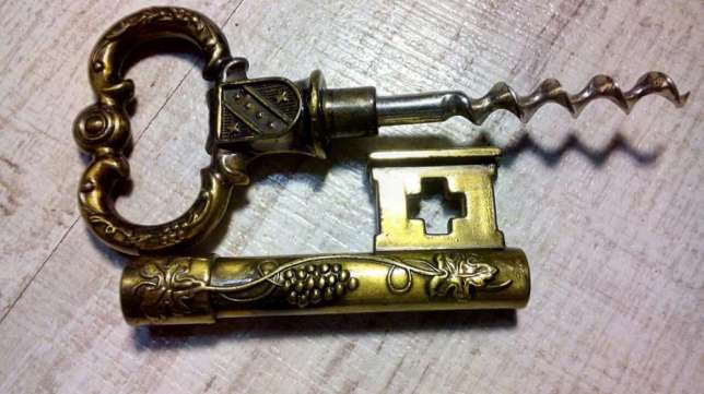 винтажный ключ для винного погреба