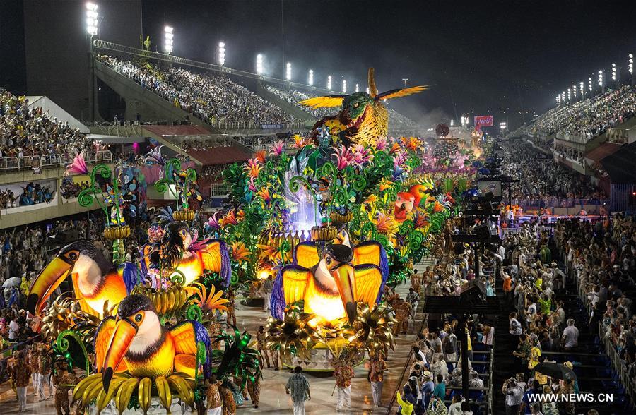 В Рио начался самый грандиозный карнавал в мире