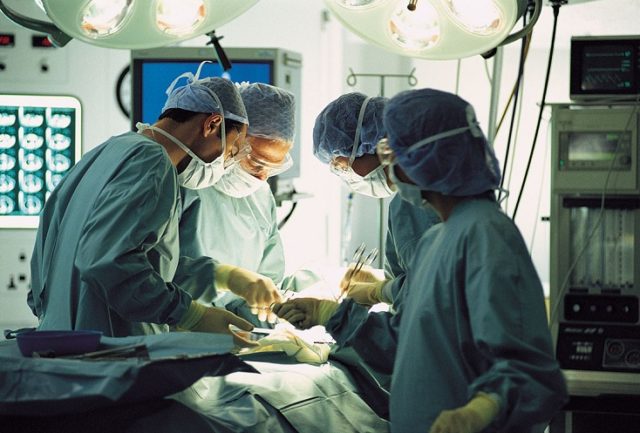 Sanita medici dottori operazione chirurgica sala operatoria