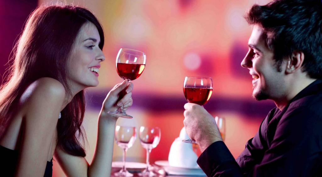 романтический ужин - лучший шаг для закрепления отношений