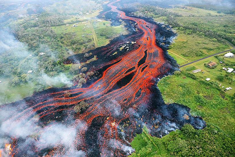 Красочная река - извержение вулкана на Гавайях