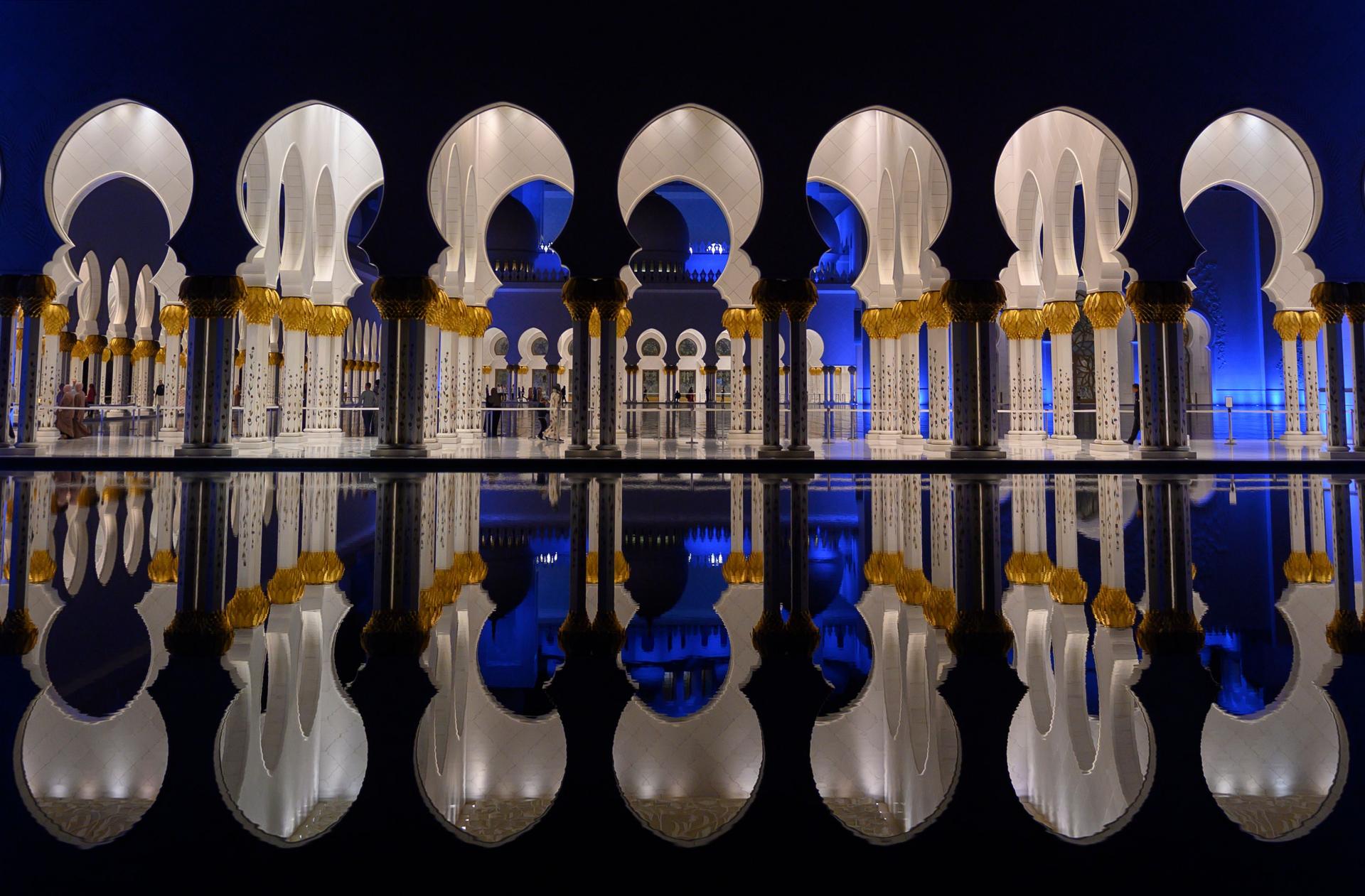 Необычный вид на большую мечеть Шейка Заида в Абу-Даби от Andrew Caballero