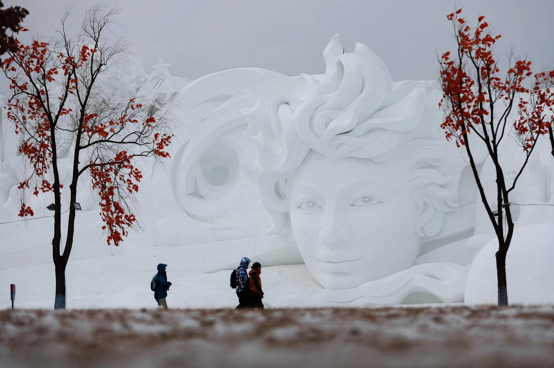 В китайском Харбине началась выставка ледяных скульптур