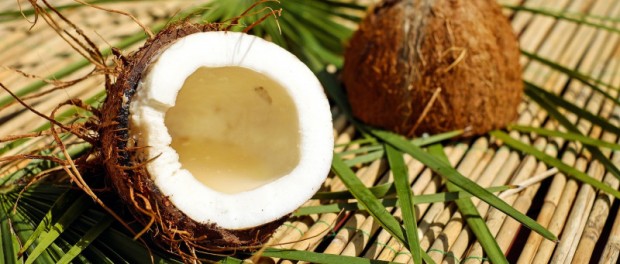Студентам на Бали разрешили платить за учебу кокосами
