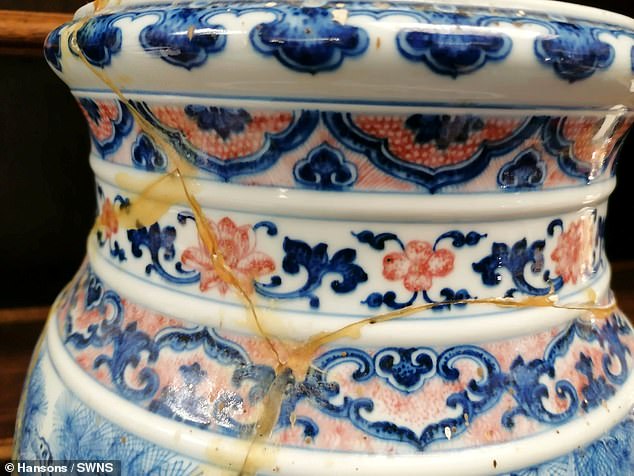 blue and white Qianlong lantern vase