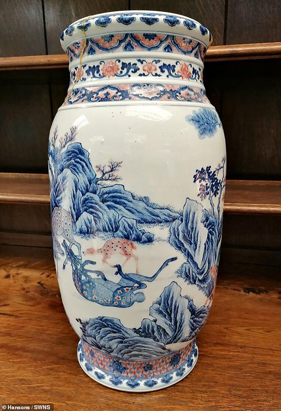 blue and white Qianlong lantern vase2