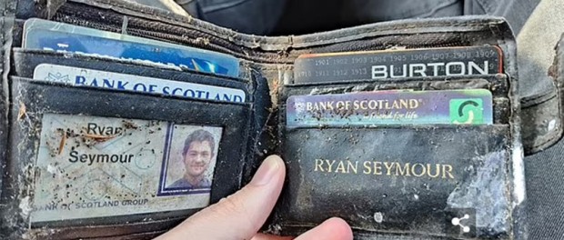 Шотландцу вернули утерянный бумажник спустя 20 лет