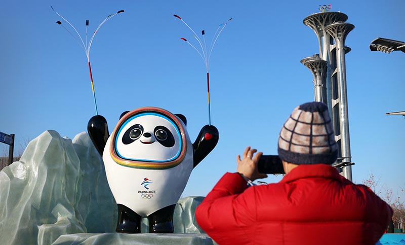 В Китае готовы к Олимпиаде - вот уже и талисман на улицах Пекина появился