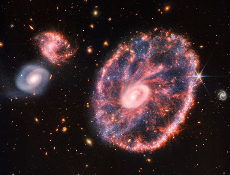 Далекая красота галактики Колесо Телеги