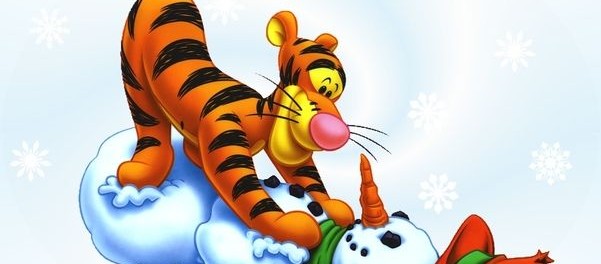 Позитивное видео — тигрица лепит снеговика