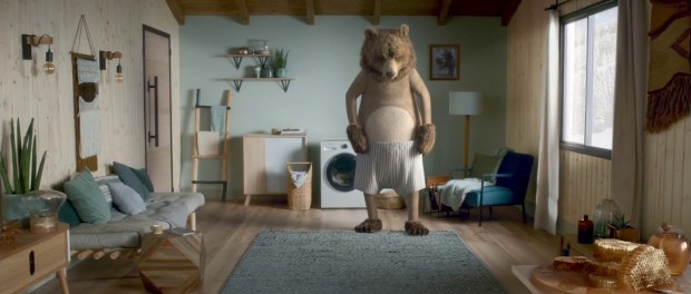 Медведь креативно показал новой стиралки от Samsung