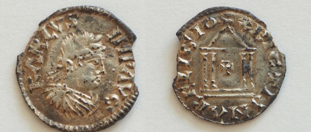 Немецкие музеи купили уникальную монету с портретом Карла Великого